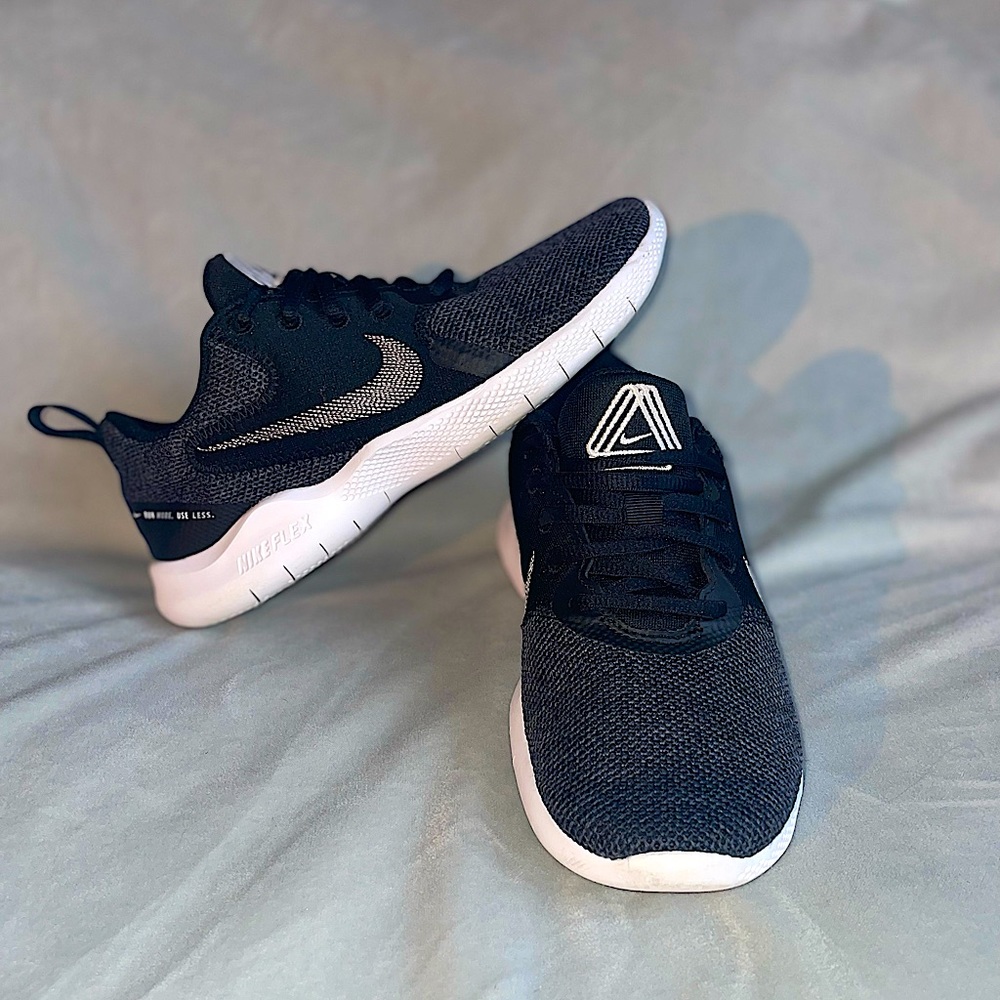 Nike Flex Experience Run 10 Woman’s Running Shoes C19964-002 Slightly Used